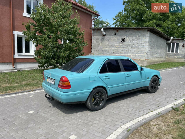 Зеленый Мерседес Ц-Класс, объемом двигателя 1.8 л и пробегом 360 тыс. км за 2500 $, фото 3 на Automoto.ua