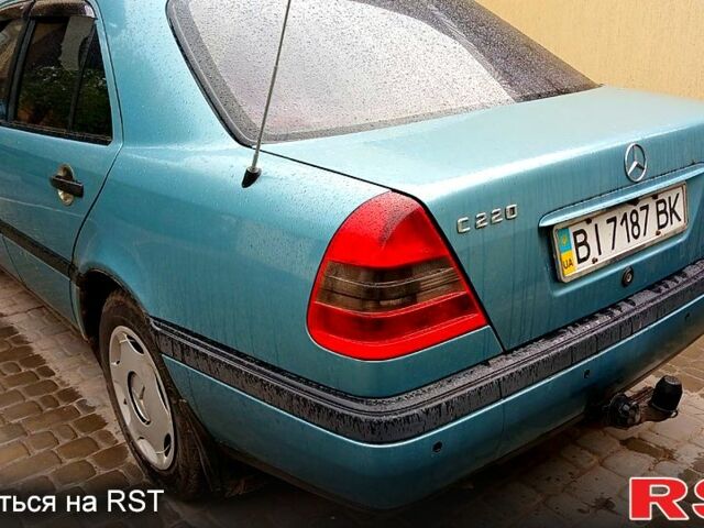 Зеленый Мерседес Ц-Класс, объемом двигателя 2.2 л и пробегом 320 тыс. км за 2600 $, фото 5 на Automoto.ua