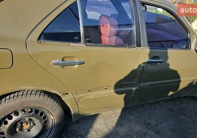 Зеленый Мерседес Ц-Класс, объемом двигателя 0 л и пробегом 214 тыс. км за 800 $, фото 3 на Automoto.ua