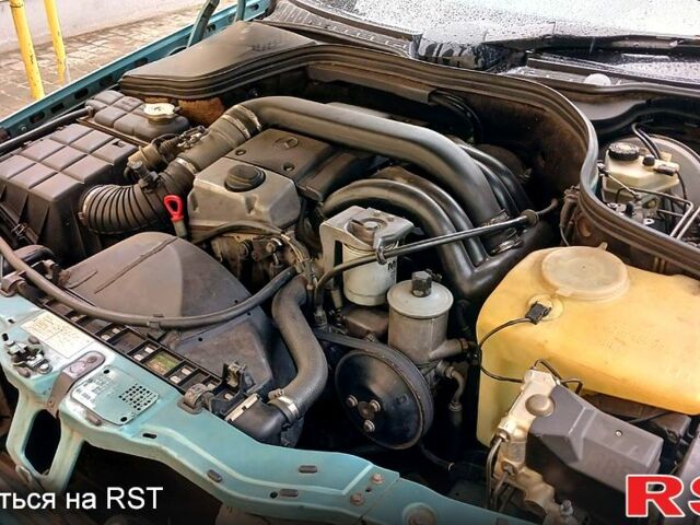 Зеленый Мерседес Ц-Класс, объемом двигателя 2.2 л и пробегом 320 тыс. км за 2600 $, фото 4 на Automoto.ua