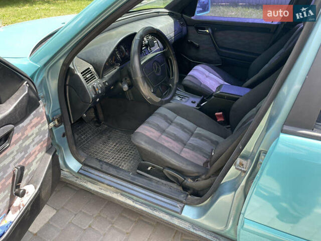 Зеленый Мерседес Ц-Класс, объемом двигателя 1.8 л и пробегом 360 тыс. км за 2500 $, фото 10 на Automoto.ua