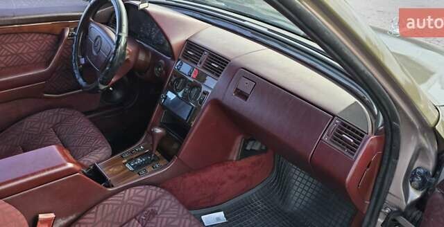 Зеленый Мерседес Ц-Класс, объемом двигателя 0 л и пробегом 214 тыс. км за 800 $, фото 10 на Automoto.ua