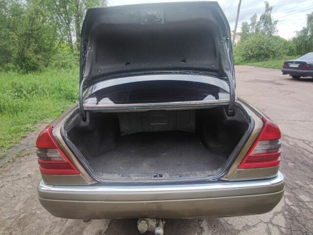 Зелений Мерседес Ц-Клас, об'ємом двигуна 0 л та пробігом 211 тис. км за 900 $, фото 3 на Automoto.ua