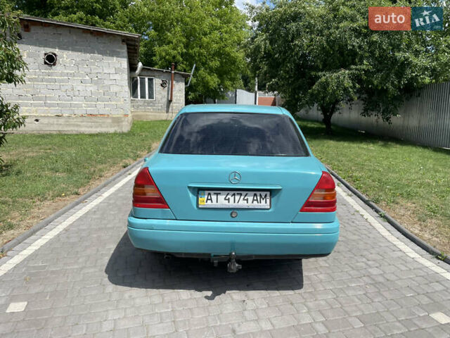 Зеленый Мерседес Ц-Класс, объемом двигателя 1.8 л и пробегом 350 тыс. км за 2999 $, фото 6 на Automoto.ua
