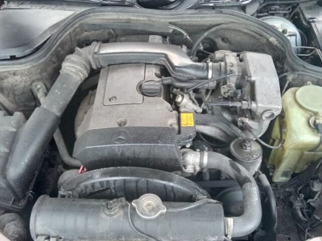 Зеленый Мерседес Ц-Класс, объемом двигателя 1.8 л и пробегом 300 тыс. км за 1000 $, фото 12 на Automoto.ua