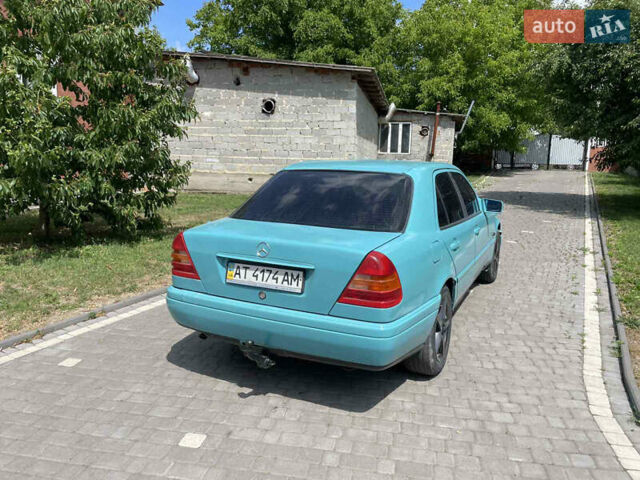Зеленый Мерседес Ц-Класс, объемом двигателя 1.8 л и пробегом 360 тыс. км за 2500 $, фото 4 на Automoto.ua