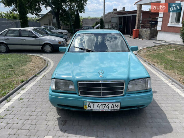 Зеленый Мерседес Ц-Класс, объемом двигателя 1.8 л и пробегом 350 тыс. км за 2999 $, фото 2 на Automoto.ua