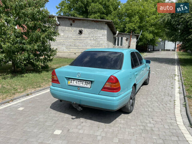 Зеленый Мерседес Ц-Класс, объемом двигателя 1.8 л и пробегом 350 тыс. км за 2999 $, фото 5 на Automoto.ua