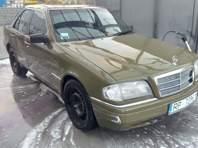 Зеленый Мерседес Ц-Класс, объемом двигателя 1.8 л и пробегом 300 тыс. км за 1000 $, фото 9 на Automoto.ua