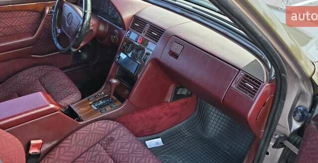 Зеленый Мерседес Ц-Класс, объемом двигателя 0 л и пробегом 214 тыс. км за 800 $, фото 8 на Automoto.ua