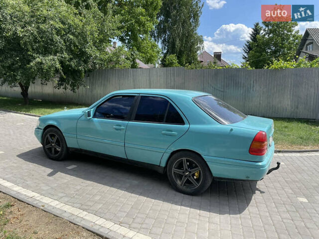 Зеленый Мерседес Ц-Класс, объемом двигателя 1.8 л и пробегом 360 тыс. км за 2500 $, фото 5 на Automoto.ua