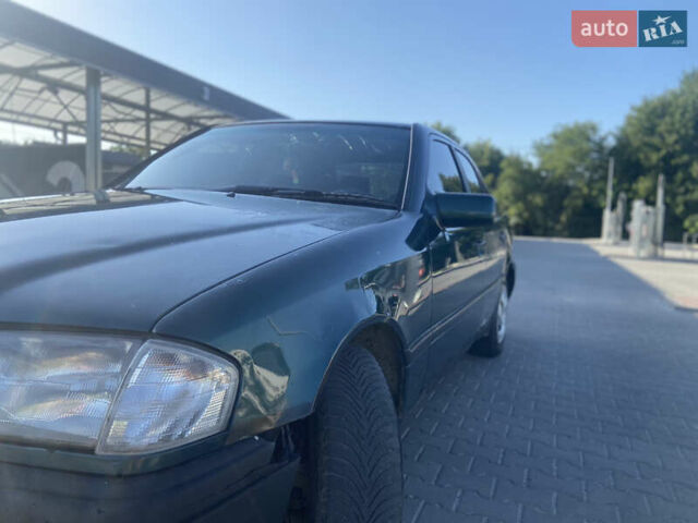 Зелений Мерседес Ц-Клас, об'ємом двигуна 2.15 л та пробігом 300 тис. км за 1199 $, фото 13 на Automoto.ua