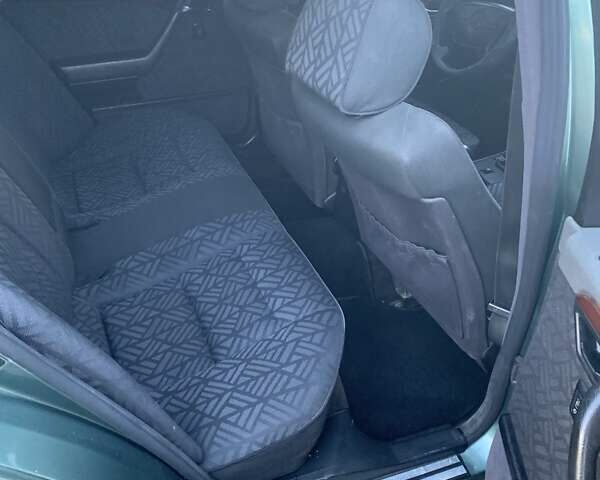 Зеленый Мерседес Ц-Класс, объемом двигателя 1.8 л и пробегом 400 тыс. км за 2200 $, фото 4 на Automoto.ua