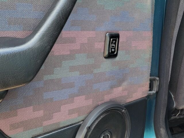 Зеленый Мерседес Ц-Класс, объемом двигателя 1.8 л и пробегом 400 тыс. км за 2650 $, фото 12 на Automoto.ua