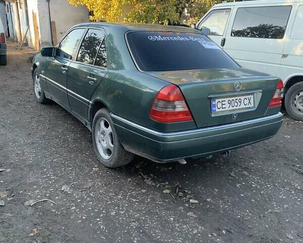 Зеленый Мерседес Ц-Класс, объемом двигателя 1.8 л и пробегом 400 тыс. км за 2200 $, фото 2 на Automoto.ua