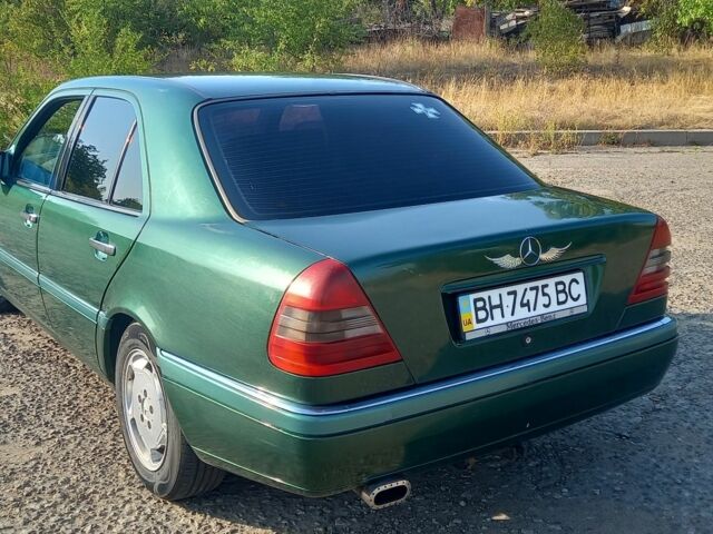 Зелений Мерседес Ц-Клас, об'ємом двигуна 2 л та пробігом 455 тис. км за 1999 $, фото 3 на Automoto.ua