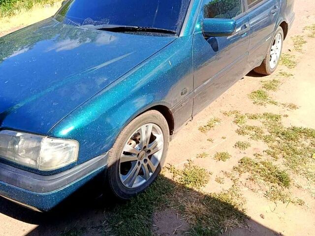 Зеленый Мерседес Ц-Класс, объемом двигателя 1.8 л и пробегом 0 тыс. км за 3000 $, фото 3 на Automoto.ua