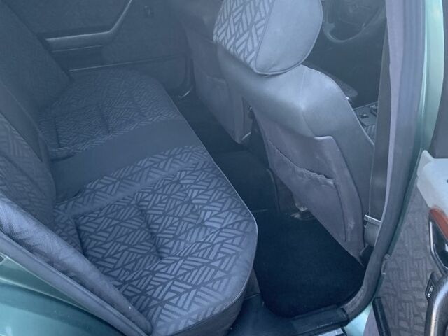 Зеленый Мерседес Ц-Класс, объемом двигателя 1.8 л и пробегом 400 тыс. км за 2100 $, фото 5 на Automoto.ua