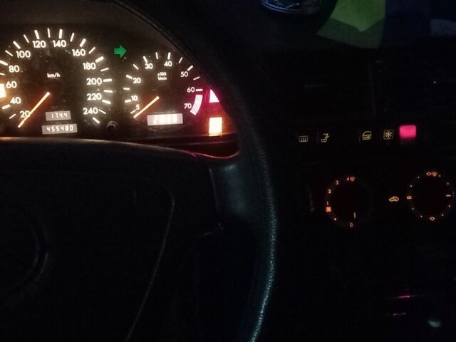 Зелений Мерседес Ц-Клас, об'ємом двигуна 2 л та пробігом 455 тис. км за 1999 $, фото 10 на Automoto.ua