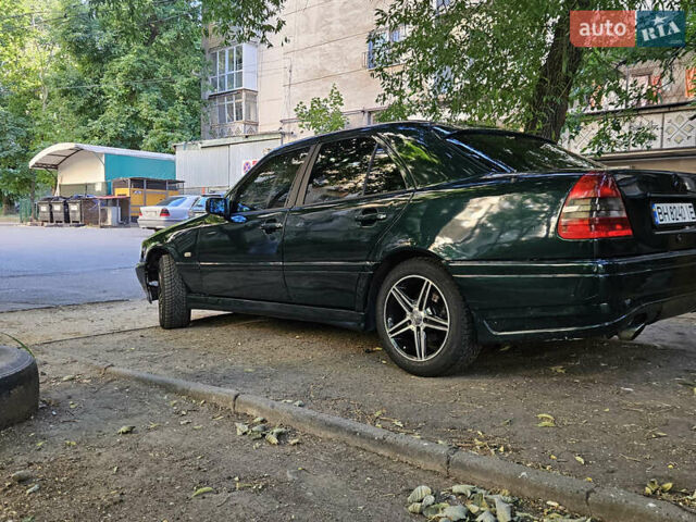 Зеленый Мерседес Ц-Класс, объемом двигателя 1.8 л и пробегом 310 тыс. км за 2499 $, фото 5 на Automoto.ua
