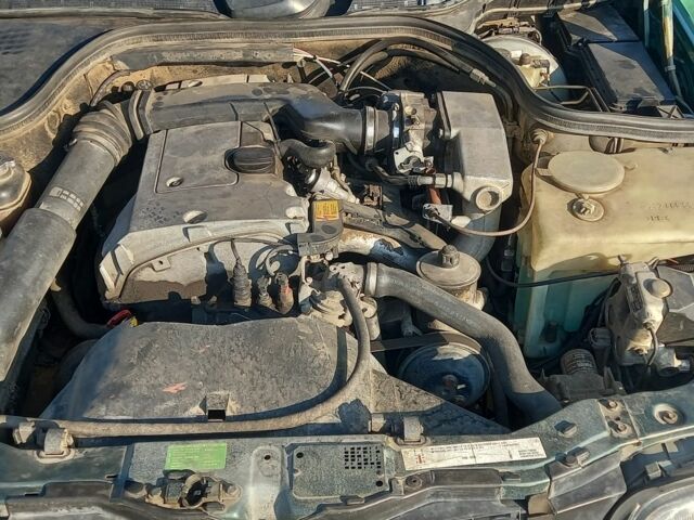 Зелений Мерседес Ц-Клас, об'ємом двигуна 2 л та пробігом 455 тис. км за 1999 $, фото 8 на Automoto.ua