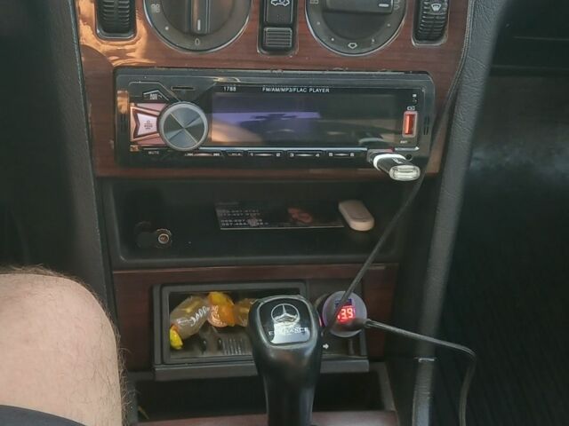 Зелений Мерседес Ц-Клас, об'ємом двигуна 2 л та пробігом 455 тис. км за 1999 $, фото 5 на Automoto.ua