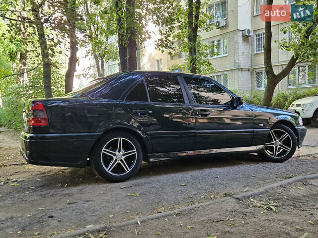 Зеленый Мерседес Ц-Класс, объемом двигателя 1.8 л и пробегом 310 тыс. км за 2499 $, фото 6 на Automoto.ua
