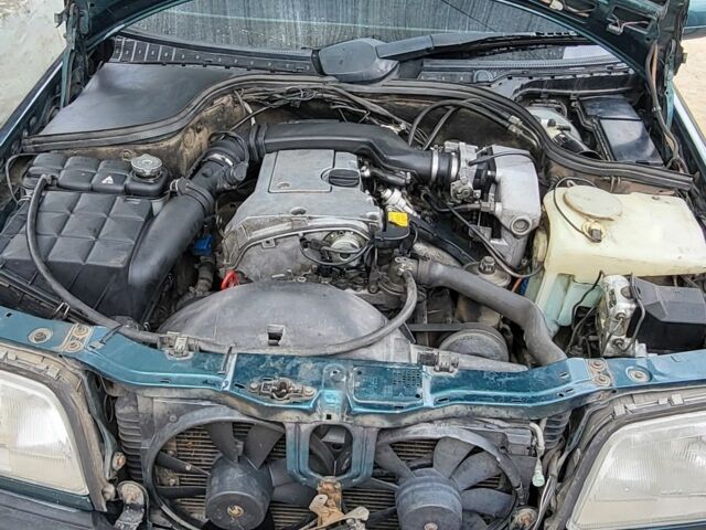 Зеленый Мерседес Ц-Класс, объемом двигателя 1.8 л и пробегом 400 тыс. км за 2650 $, фото 17 на Automoto.ua