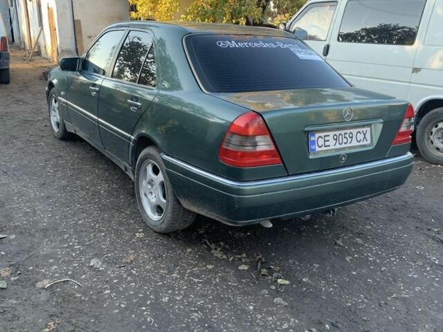 Зеленый Мерседес Ц-Класс, объемом двигателя 1.8 л и пробегом 400 тыс. км за 2100 $, фото 2 на Automoto.ua