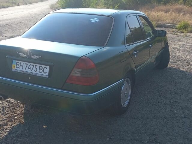 Зелений Мерседес Ц-Клас, об'ємом двигуна 2 л та пробігом 455 тис. км за 1999 $, фото 2 на Automoto.ua