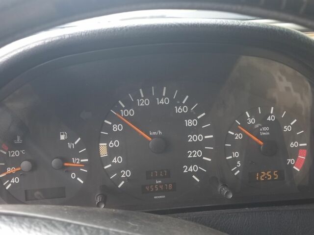 Зелений Мерседес Ц-Клас, об'ємом двигуна 2 л та пробігом 455 тис. км за 1999 $, фото 9 на Automoto.ua