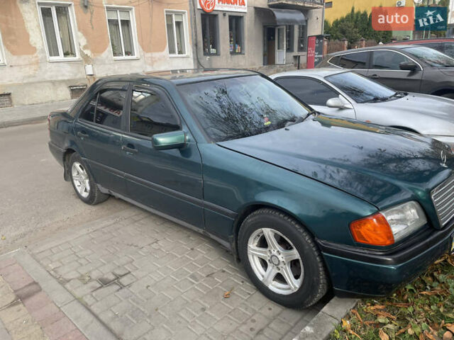 Зеленый Мерседес Ц-Класс, объемом двигателя 1.8 л и пробегом 361 тыс. км за 3300 $, фото 6 на Automoto.ua