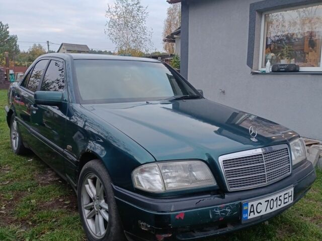 Зеленый Мерседес Ц-Класс, объемом двигателя 2.2 л и пробегом 350 тыс. км за 2900 $, фото 1 на Automoto.ua