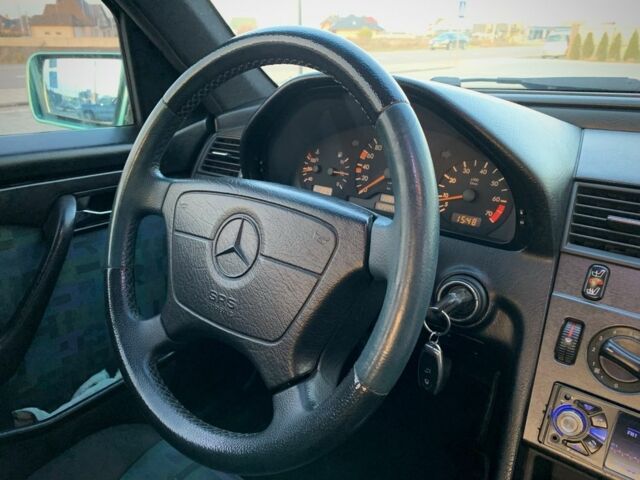 Зелений Мерседес Ц-Клас, об'ємом двигуна 2.3 л та пробігом 600 тис. км за 2500 $, фото 16 на Automoto.ua