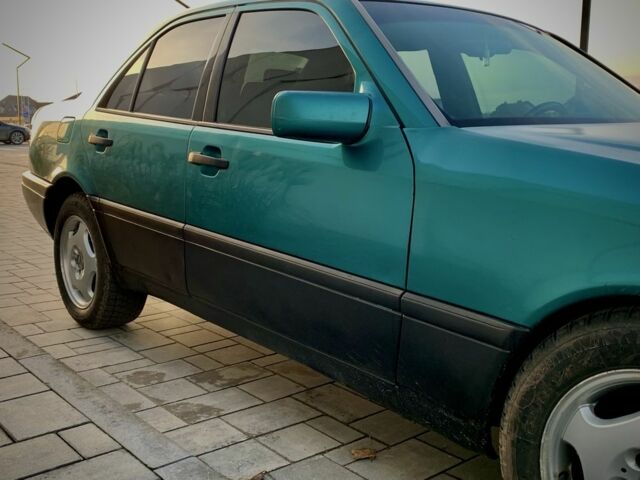 Зелений Мерседес Ц-Клас, об'ємом двигуна 2.3 л та пробігом 600 тис. км за 2500 $, фото 6 на Automoto.ua