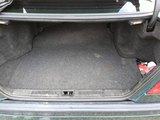 Зеленый Мерседес Ц-Класс, объемом двигателя 2.2 л и пробегом 350 тыс. км за 2900 $, фото 10 на Automoto.ua