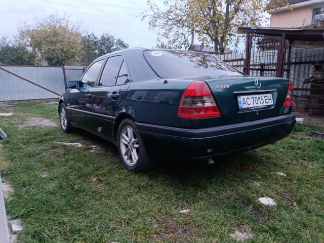Зеленый Мерседес Ц-Класс, объемом двигателя 2.2 л и пробегом 350 тыс. км за 2900 $, фото 3 на Automoto.ua