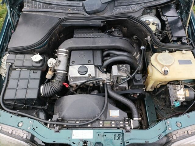 Зеленый Мерседес Ц-Класс, объемом двигателя 2.2 л и пробегом 350 тыс. км за 2900 $, фото 4 на Automoto.ua