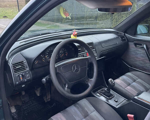 Зелений Мерседес Ц-Клас, об'ємом двигуна 1.8 л та пробігом 362 тис. км за 3000 $, фото 7 на Automoto.ua