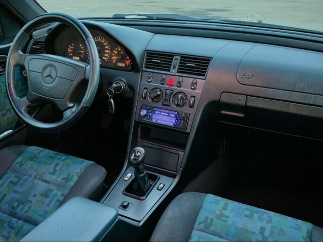 Зелений Мерседес Ц-Клас, об'ємом двигуна 2.3 л та пробігом 600 тис. км за 2500 $, фото 14 на Automoto.ua