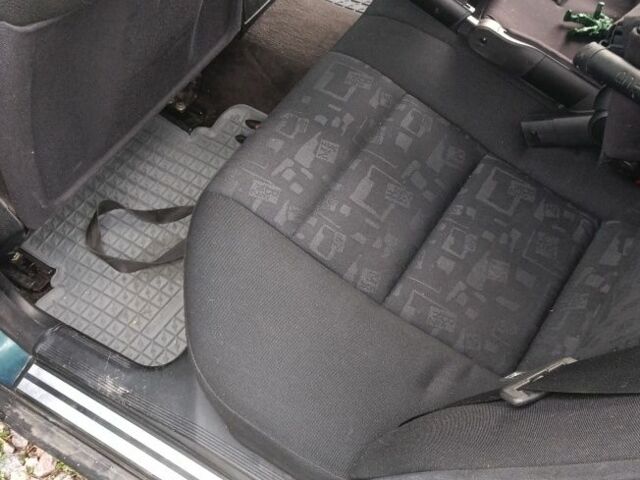 Зеленый Мерседес Ц-Класс, объемом двигателя 2.2 л и пробегом 350 тыс. км за 2900 $, фото 9 на Automoto.ua