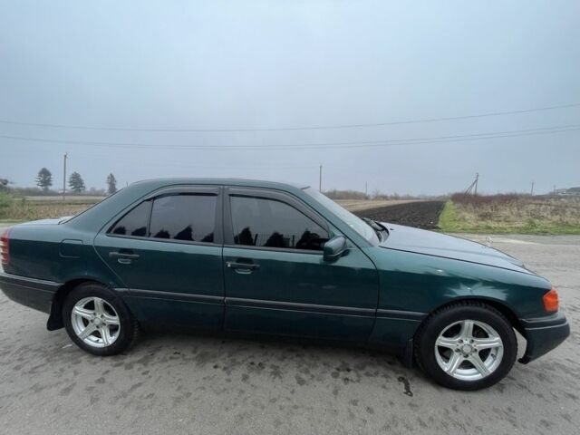 Зеленый Мерседес Ц-Класс, объемом двигателя 1.8 л и пробегом 362 тыс. км за 3000 $, фото 7 на Automoto.ua