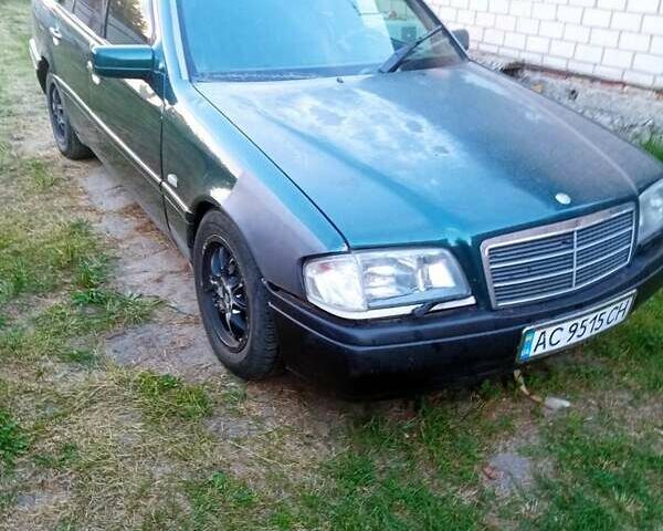 Зелений Мерседес Ц-Клас, об'ємом двигуна 1.8 л та пробігом 290 тис. км за 3500 $, фото 1 на Automoto.ua