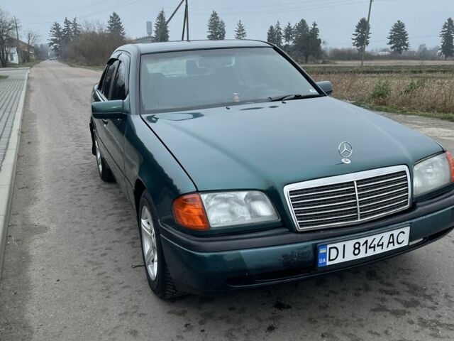 Зеленый Мерседес Ц-Класс, объемом двигателя 1.8 л и пробегом 362 тыс. км за 3000 $, фото 6 на Automoto.ua