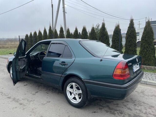 Зеленый Мерседес Ц-Класс, объемом двигателя 1.8 л и пробегом 362 тыс. км за 3000 $, фото 3 на Automoto.ua