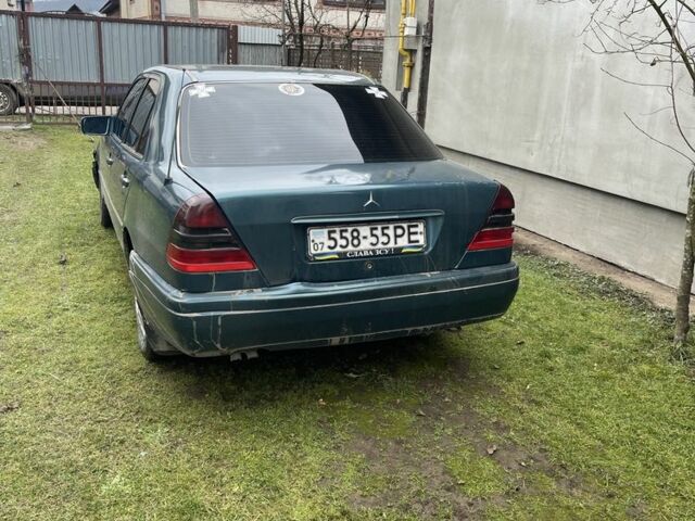 Зеленый Мерседес Ц-Класс, объемом двигателя 2 л и пробегом 250 тыс. км за 1650 $, фото 2 на Automoto.ua