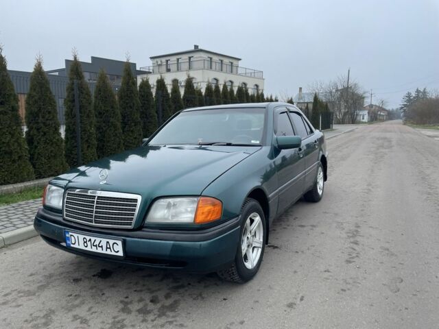 Зеленый Мерседес Ц-Класс, объемом двигателя 1.8 л и пробегом 362 тыс. км за 3000 $, фото 1 на Automoto.ua
