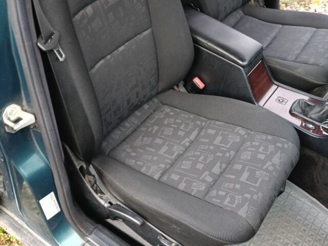 Зеленый Мерседес Ц-Класс, объемом двигателя 2.2 л и пробегом 350 тыс. км за 2900 $, фото 7 на Automoto.ua