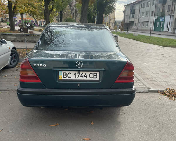 Зеленый Мерседес Ц-Класс, объемом двигателя 1.8 л и пробегом 361 тыс. км за 3300 $, фото 8 на Automoto.ua