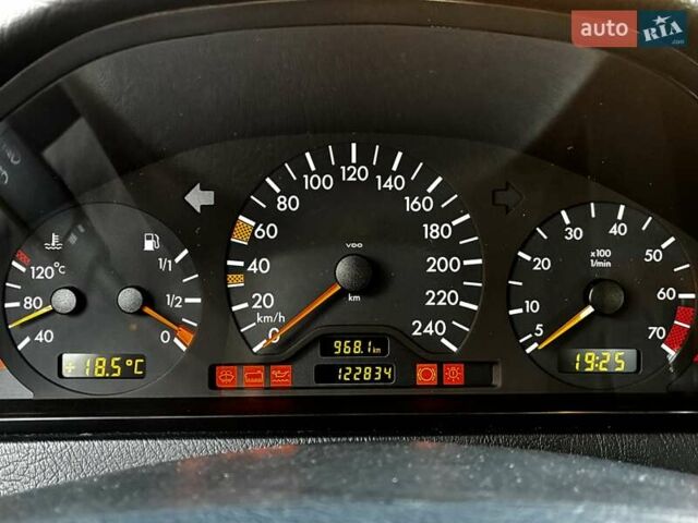 Мерседес Ц-Класс 1997 в Луцке на Automoto.ua Зеленый Мерседес Ц-Класс, объемом двигателя 1.8 л и пробегом 123 тыс. км за 6299 $, фото 41 на Automoto.ua